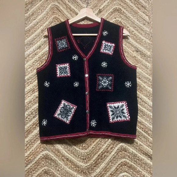 Woolrich Jackets & Blazers - Vintage Woolrich Women's Embroidered Snowflake Sweater Vest,Size Small